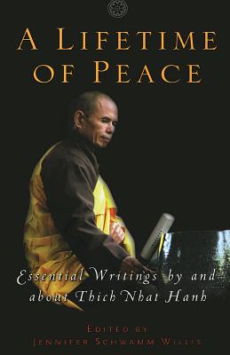 A Lifetime of Peace: Essential Writings by and about Thich Nhat Hanh - Willis, Jennifer Schwamm (Editor)