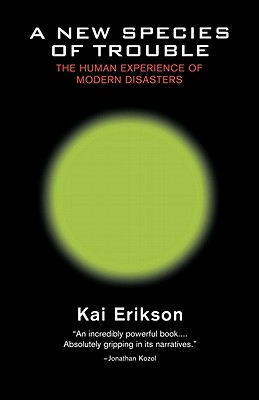 A New Species of Trouble: The Human Experience of Modern Disasters - Erikson, Kai T