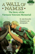 A Wall of Names: The Story of the Vietnam Veterans Memorial - Donnelly, Judy