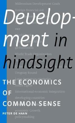Development in Hindsight: The Economics of Common Sense - De Haan, Peter