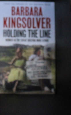 Holding the Line: A true story of female-led resilience from the bestselling author of Demon Copperhead - Kingsolver, Barbara