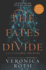The Fates Divide (Carve the Mark, 2)