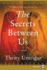 The Secrets Between Us [Large Print]