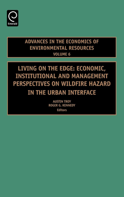 Living on the Edge: Economic, Institutional and Management Perspectives on Wildfire Hazard in the Urban Interface - Troy, Austin (Editor), and Kennedy, Roger G (Editor)