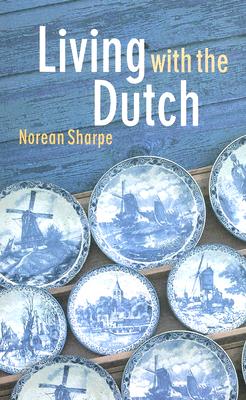Living with the Dutch: An American Family in the Hague - Sharpe, Norean