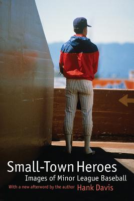 Small-Town Heroes: Images of Minor League Baseball - Davis, Hank