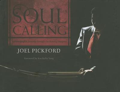 Soul Calling: A Photographic Journey Through the Hmong Diaspora - Pickford, Joel (Photographer), and Yang, Kao Kalia (Foreword by)