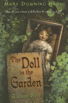 The Doll in the Garden: A Ghost Story - Hahn, Mary Downing
