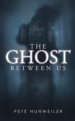 The Ghost Between Us - Nunweiler, Pete, and Laura, Wilkinson (Editor), and Rob, Williams (Cover design by)